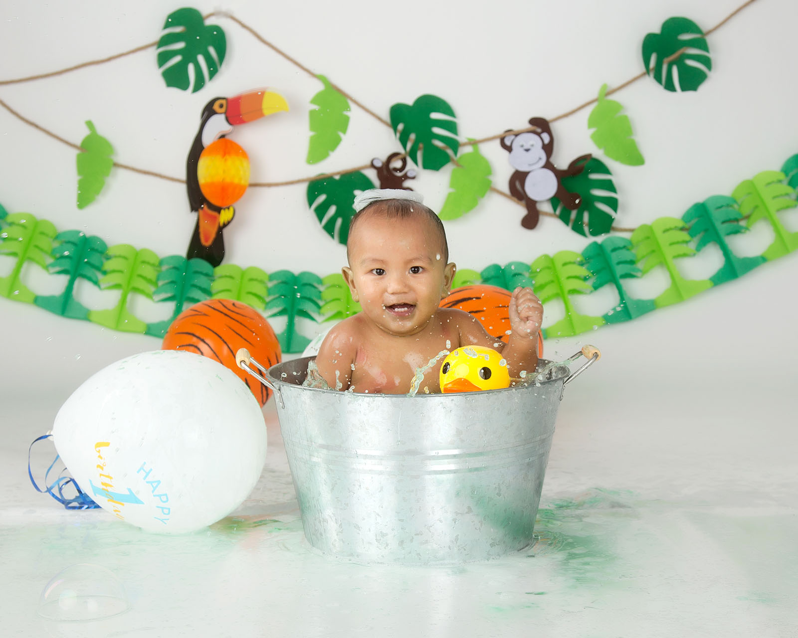 Cake smash photo shoot photographed in Auckland, Parnell